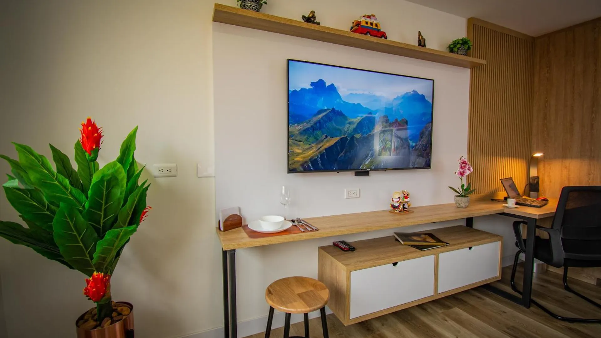 Apartment Unique Suite In El Poblado Cowork/ Gym / Fast Wifi Medellin